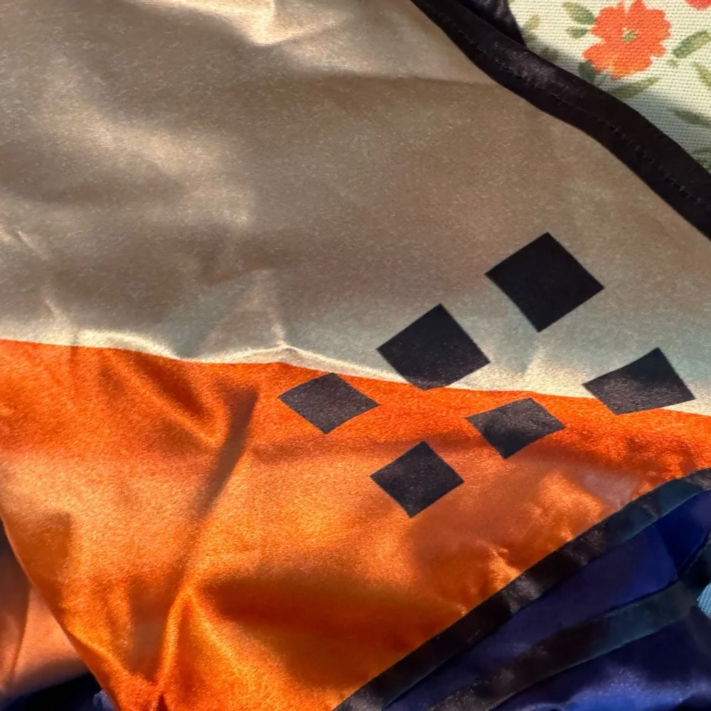 NEW ROMEO HUNTE Ciroc Vodka SILK Scarf 32x32 in Check out the reverse si…